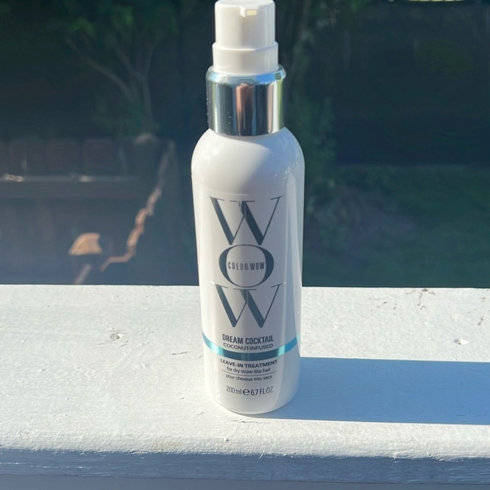 Color Wow dream cocktail coconut infused leavin treatment for dry hair